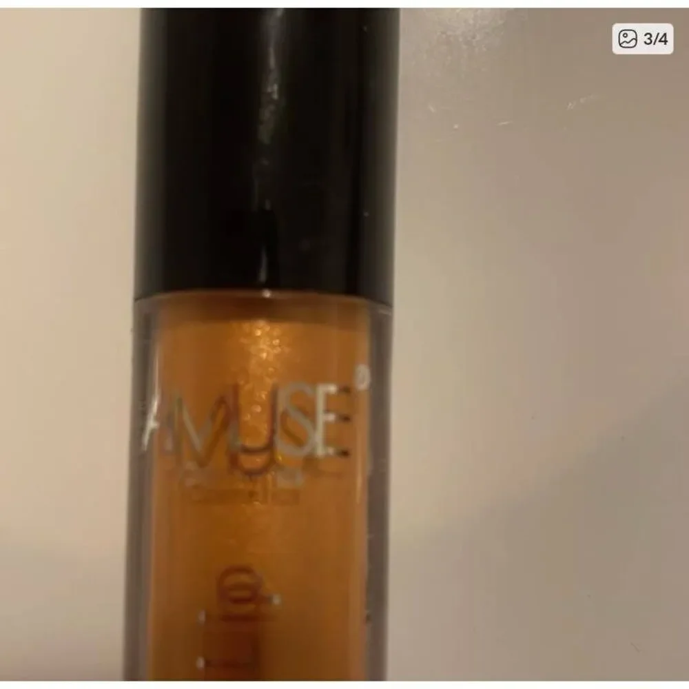 Muse metallic Natural volume radiant gold Lip Gloss